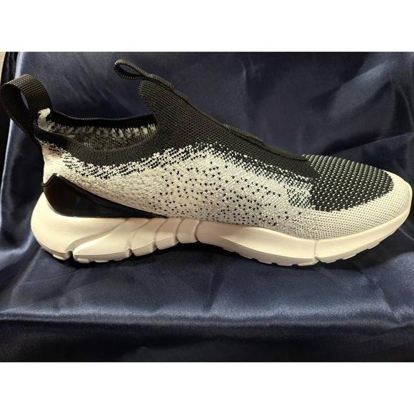 Men's Lightweight Knit Shoes in Bright White and Black Sneakers. Size 8/41 NWOT - Picture 7 of 8
